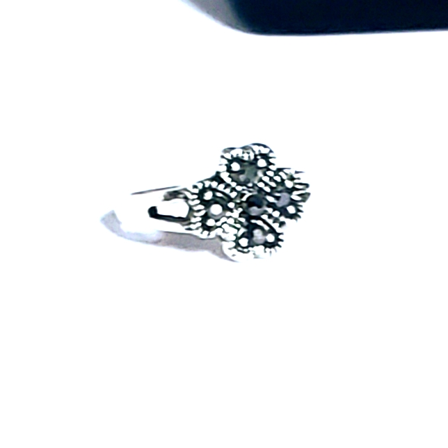 Clover Ring